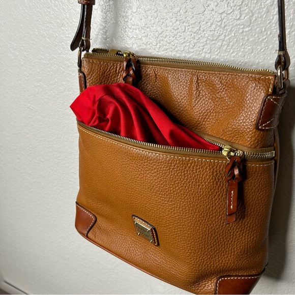 Dooney and Bourke pebble crossbody bag - Picture 6 of 7